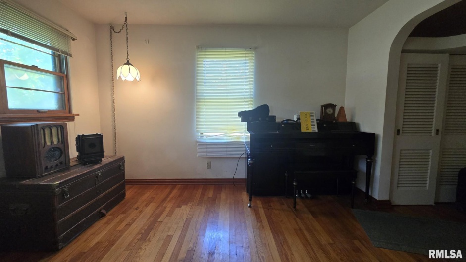 1004 TAYLOR Drive, Carbondale, Illinois 62901, 4 Bedrooms Bedrooms, 0 ,3 BathroomsBathrooms,Residential,For Sale,TAYLOR,0,RMAEB459004