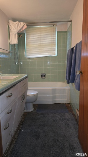 1004 TAYLOR Drive, Carbondale, Illinois 62901, 4 Bedrooms Bedrooms, 0 ,3 BathroomsBathrooms,Residential,For Sale,TAYLOR,0,RMAEB459004