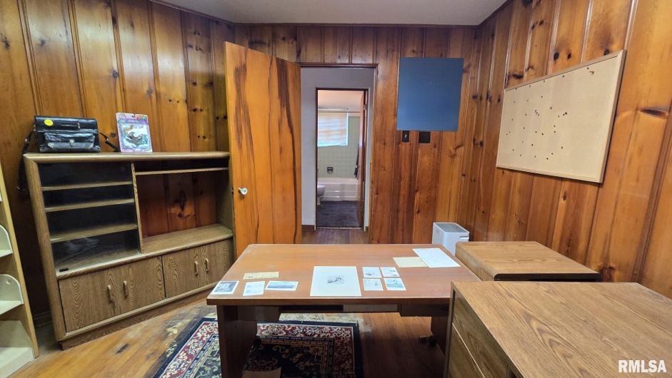 1004 TAYLOR Drive, Carbondale, Illinois 62901, 4 Bedrooms Bedrooms, 0 ,3 BathroomsBathrooms,Residential,For Sale,TAYLOR,0,RMAEB459004