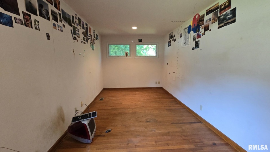 1004 TAYLOR Drive, Carbondale, Illinois 62901, 4 Bedrooms Bedrooms, 0 ,3 BathroomsBathrooms,Residential,For Sale,TAYLOR,0,RMAEB459004