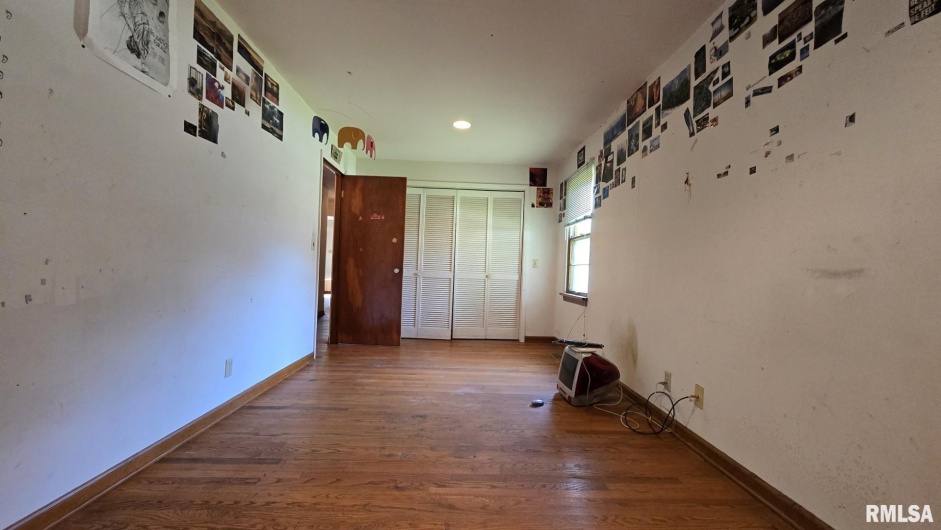 1004 TAYLOR Drive, Carbondale, Illinois 62901, 4 Bedrooms Bedrooms, 0 ,3 BathroomsBathrooms,Residential,For Sale,TAYLOR,0,RMAEB459004
