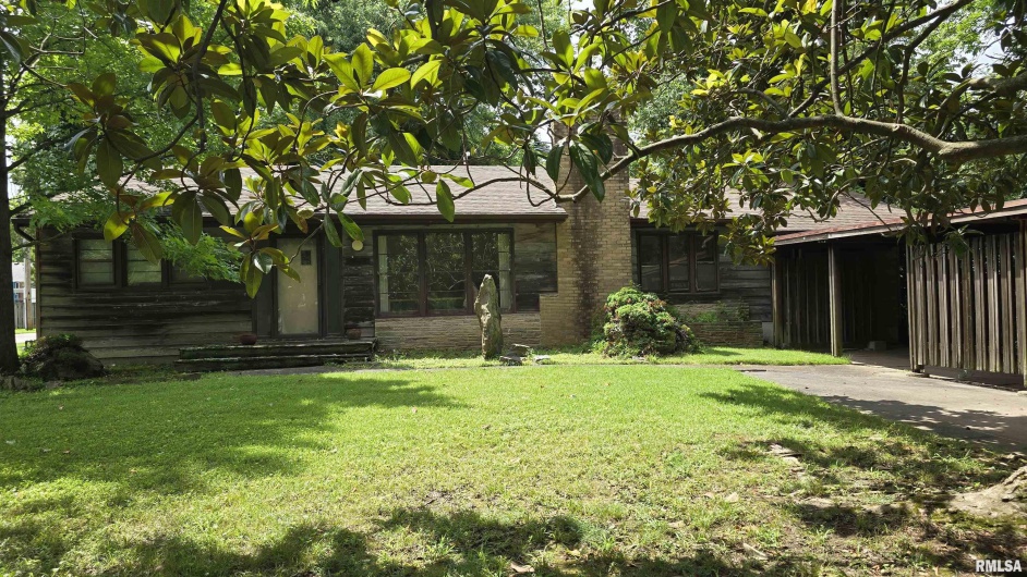 1004 TAYLOR Drive, Carbondale, Illinois 62901, 4 Bedrooms Bedrooms, 0 ,3 BathroomsBathrooms,Residential,For Sale,TAYLOR,0,RMAEB459004