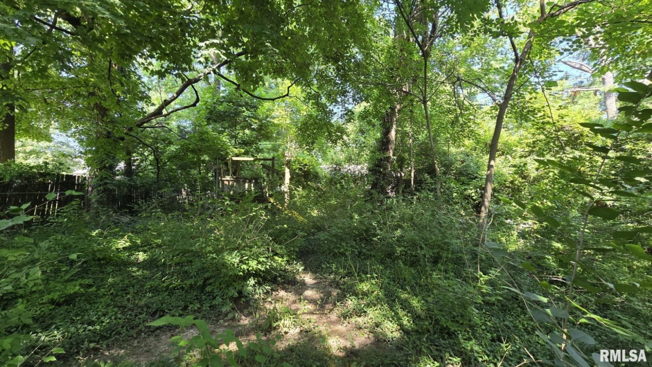1004 TAYLOR Drive, Carbondale, Illinois 62901, 4 Bedrooms Bedrooms, 0 ,3 BathroomsBathrooms,Residential,For Sale,TAYLOR,0,RMAEB459004