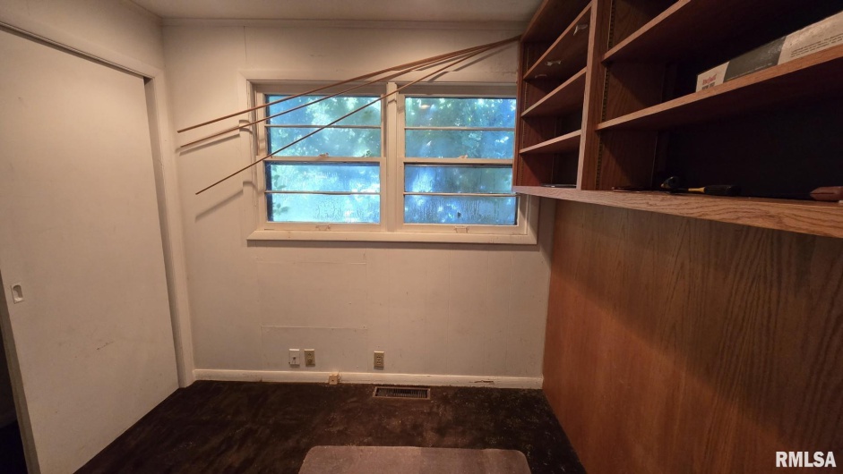 1004 TAYLOR Drive, Carbondale, Illinois 62901, 4 Bedrooms Bedrooms, 0 ,3 BathroomsBathrooms,Residential,For Sale,TAYLOR,0,RMAEB459004