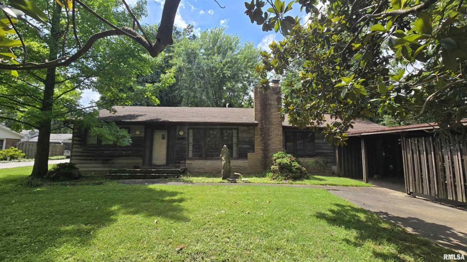 1004 TAYLOR Drive, Carbondale, Illinois 62901, 4 Bedrooms Bedrooms, 0 ,3 BathroomsBathrooms,Residential,For Sale,TAYLOR,0,RMAEB459004
