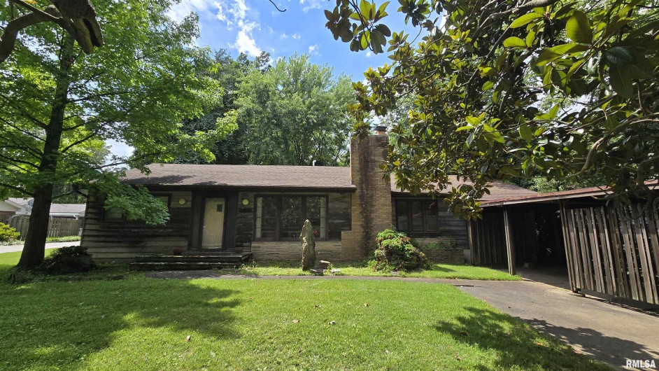 1004 TAYLOR Drive, Carbondale, Illinois 62901, 4 Bedrooms Bedrooms, 0 ,3 BathroomsBathrooms,Residential,For Sale,TAYLOR,0,RMAEB459004