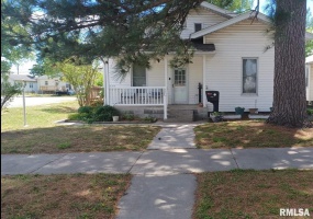 1935 ELM Street, Murphysboro, Illinois 62966, 3 Bedrooms Bedrooms, 0 ,1 BathroomBathrooms,Residential,For Sale,ELM,0,RMAEB459003