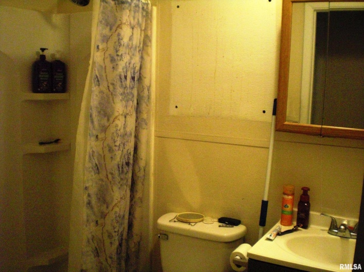 103 KIM Street, DeSoto, Illinois 62924, 3 Bedrooms Bedrooms, 0 ,1 BathroomBathrooms,Residential,For Sale,KIM,0,RMAEB459008