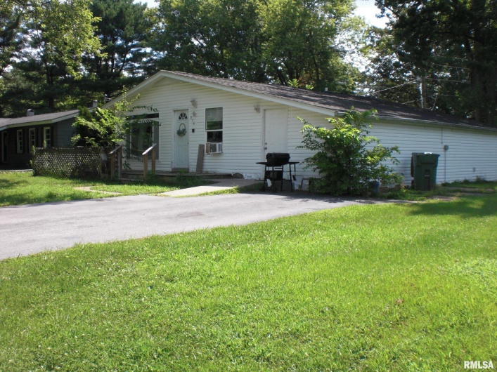 216 PECAN Street, DeSoto, Illinois 62924, 3 Bedrooms Bedrooms, 0 ,2 BathroomsBathrooms,Residential,For Sale,PECAN,0,RMAEB459009