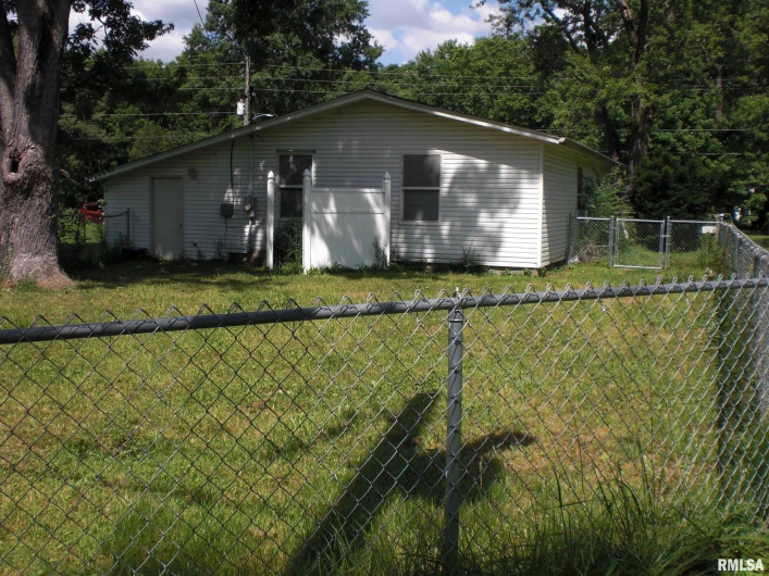 216 PECAN Street, DeSoto, Illinois 62924, 3 Bedrooms Bedrooms, 0 ,2 BathroomsBathrooms,Residential,For Sale,PECAN,0,RMAEB459009