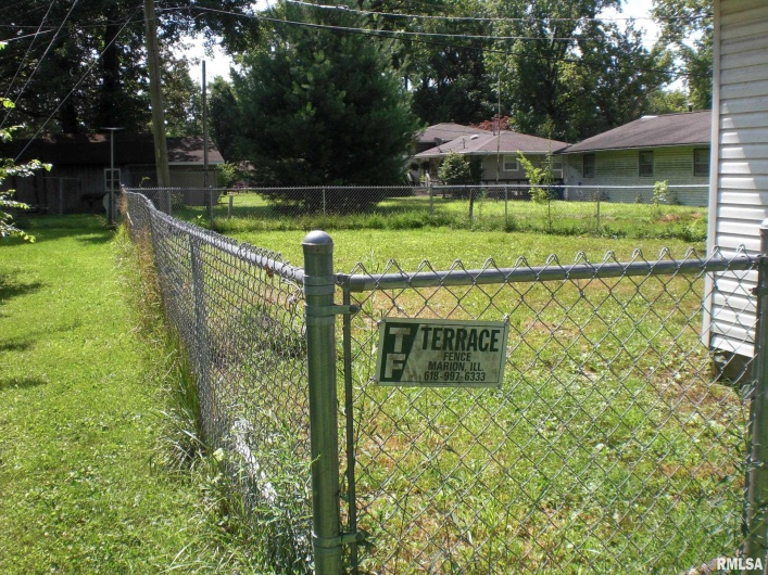 216 PECAN Street, DeSoto, Illinois 62924, 3 Bedrooms Bedrooms, 0 ,2 BathroomsBathrooms,Residential,For Sale,PECAN,0,RMAEB459009
