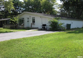216 PECAN Street, DeSoto, Illinois 62924, 3 Bedrooms Bedrooms, 0 ,2 BathroomsBathrooms,Residential,For Sale,PECAN,0,RMAEB459009