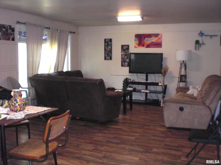 216 PECAN Street, DeSoto, Illinois 62924, 3 Bedrooms Bedrooms, 0 ,2 BathroomsBathrooms,Residential,For Sale,PECAN,0,RMAEB459009