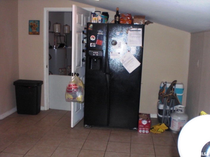 216 PECAN Street, DeSoto, Illinois 62924, 3 Bedrooms Bedrooms, 0 ,2 BathroomsBathrooms,Residential,For Sale,PECAN,0,RMAEB459009