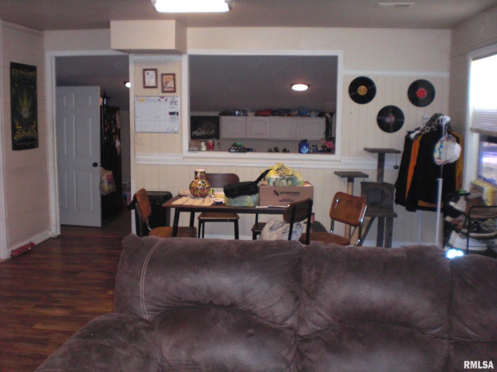 216 PECAN Street, DeSoto, Illinois 62924, 3 Bedrooms Bedrooms, 0 ,2 BathroomsBathrooms,Residential,For Sale,PECAN,0,RMAEB459009