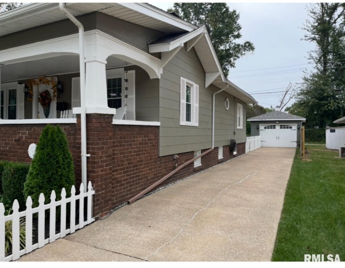 2139 HERBERT Street, Murphysboro, Illinois 62966, 2 Bedrooms Bedrooms, 0 ,1 BathroomBathrooms,Residential,For Sale,HERBERT,0,RMAEB459015