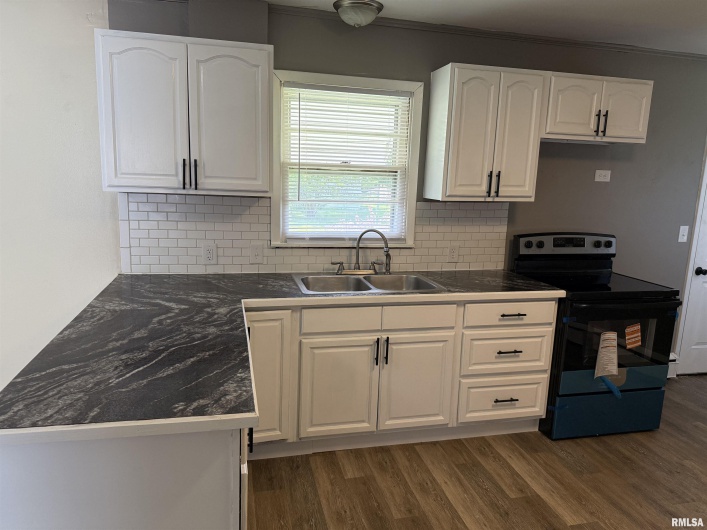 517 FREDERICK Street, Herrin, Illinois 62948, 3 Bedrooms Bedrooms, 0 ,1 BathroomBathrooms,Residential,For Sale,FREDERICK,0,RMAQC4265775