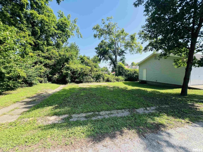 715 MCKINLEY Street, Harrisburg, Illinois 62946, 3 Bedrooms Bedrooms, 0 ,2 BathroomsBathrooms,Residential,For Sale,MCKINLEY,0,RMAEB459019
