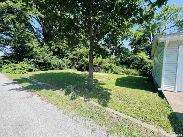 715 MCKINLEY Street, Harrisburg, Illinois 62946, 3 Bedrooms Bedrooms, 0 ,2 BathroomsBathrooms,Residential,For Sale,MCKINLEY,0,RMAEB459019