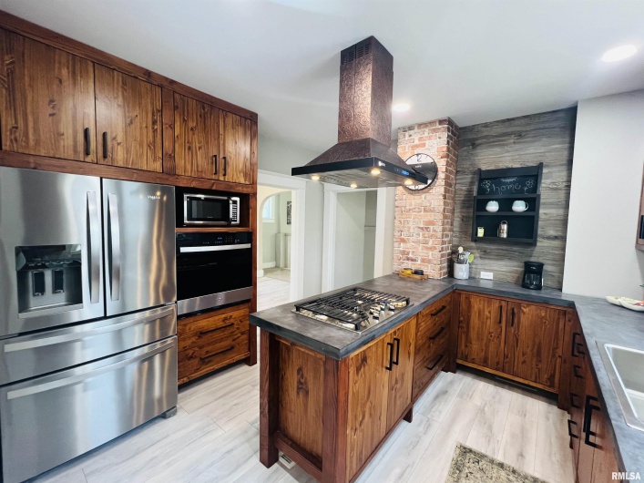 715 MCKINLEY Street, Harrisburg, Illinois 62946, 3 Bedrooms Bedrooms, 0 ,2 BathroomsBathrooms,Residential,For Sale,MCKINLEY,0,RMAEB459019
