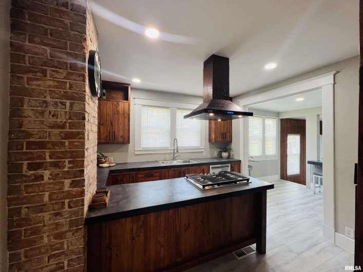715 MCKINLEY Street, Harrisburg, Illinois 62946, 3 Bedrooms Bedrooms, 0 ,2 BathroomsBathrooms,Residential,For Sale,MCKINLEY,0,RMAEB459019
