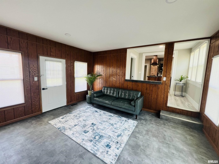 715 MCKINLEY Street, Harrisburg, Illinois 62946, 3 Bedrooms Bedrooms, 0 ,2 BathroomsBathrooms,Residential,For Sale,MCKINLEY,0,RMAEB459019