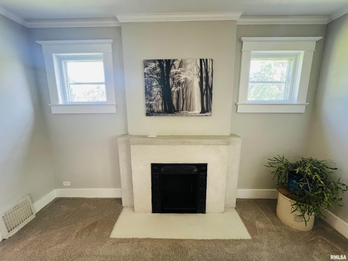 715 MCKINLEY Street, Harrisburg, Illinois 62946, 3 Bedrooms Bedrooms, 0 ,2 BathroomsBathrooms,Residential,For Sale,MCKINLEY,0,RMAEB459019