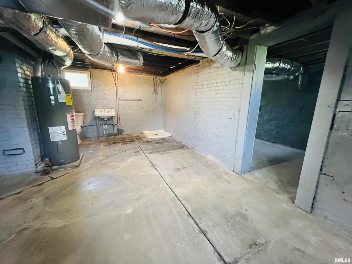 715 MCKINLEY Street, Harrisburg, Illinois 62946, 3 Bedrooms Bedrooms, 0 ,2 BathroomsBathrooms,Residential,For Sale,MCKINLEY,0,RMAEB459019