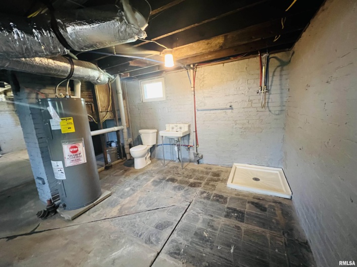 715 MCKINLEY Street, Harrisburg, Illinois 62946, 3 Bedrooms Bedrooms, 0 ,2 BathroomsBathrooms,Residential,For Sale,MCKINLEY,0,RMAEB459019