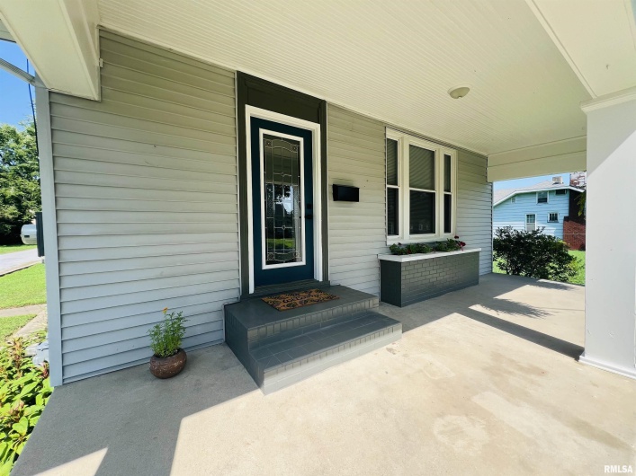 715 MCKINLEY Street, Harrisburg, Illinois 62946, 3 Bedrooms Bedrooms, 0 ,2 BathroomsBathrooms,Residential,For Sale,MCKINLEY,0,RMAEB459019