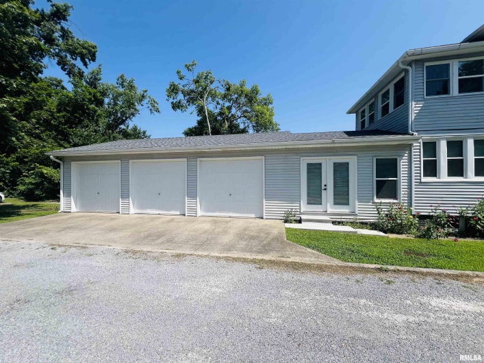 715 MCKINLEY Street, Harrisburg, Illinois 62946, 3 Bedrooms Bedrooms, 0 ,2 BathroomsBathrooms,Residential,For Sale,MCKINLEY,0,RMAEB459019