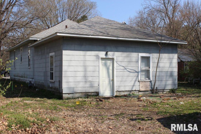408 JAMES Street, Carbondale, Illinois 62901, 4 Bedrooms Bedrooms, 0 ,2 BathroomsBathrooms,Residential,For Sale,JAMES,0,RMAEB457943
