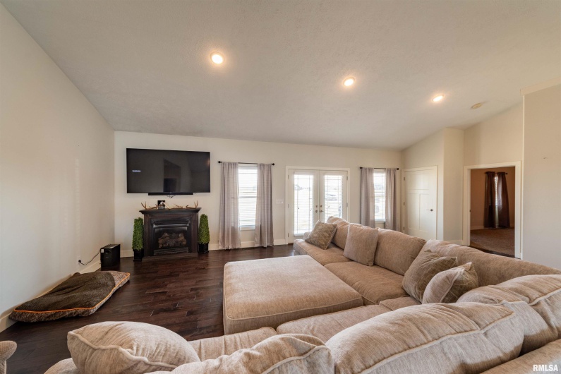 4747 PINTAIL Lane, Creal Springs, Illinois 62922, 3 Bedrooms Bedrooms, 0 ,2 BathroomsBathrooms,Residential,For Sale,PINTAIL,0,RMAQC4265790
