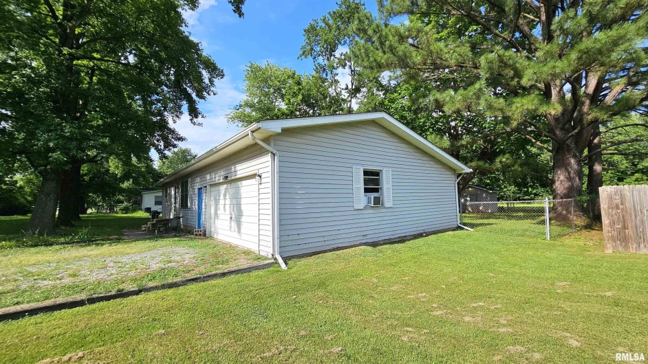 708 20TH Street, Herrin, Illinois 62948, 2 Bedrooms Bedrooms, 0 ,1 BathroomBathrooms,Residential,For Sale,20TH,0,RMAEB459030