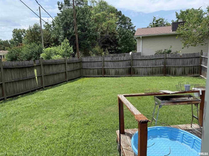 104 GLENVIEW Drive, Carbondale, Illinois 62901, 3 Bedrooms Bedrooms, 0 ,1 BathroomBathrooms,Residential,For Sale,GLENVIEW,0,RMAEB459032
