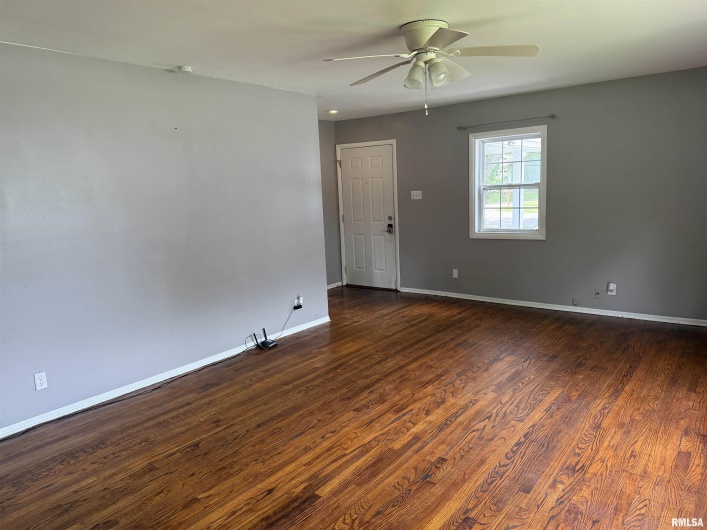 104 GLENVIEW Drive, Carbondale, Illinois 62901, 3 Bedrooms Bedrooms, 0 ,1 BathroomBathrooms,Residential,For Sale,GLENVIEW,0,RMAEB459032