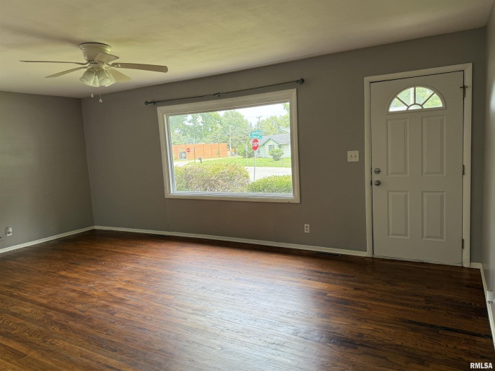 104 GLENVIEW Drive, Carbondale, Illinois 62901, 3 Bedrooms Bedrooms, 0 ,1 BathroomBathrooms,Residential,For Sale,GLENVIEW,0,RMAEB459032