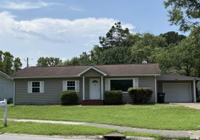 104 GLENVIEW Drive, Carbondale, Illinois 62901, 3 Bedrooms Bedrooms, 0 ,1 BathroomBathrooms,Residential,For Sale,GLENVIEW,0,RMAEB459032