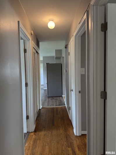 104 GLENVIEW Drive, Carbondale, Illinois 62901, 3 Bedrooms Bedrooms, 0 ,1 BathroomBathrooms,Residential,For Sale,GLENVIEW,0,RMAEB459032