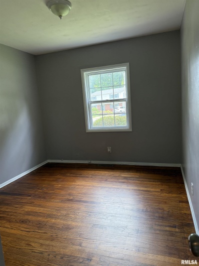 104 GLENVIEW Drive, Carbondale, Illinois 62901, 3 Bedrooms Bedrooms, 0 ,1 BathroomBathrooms,Residential,For Sale,GLENVIEW,0,RMAEB459032