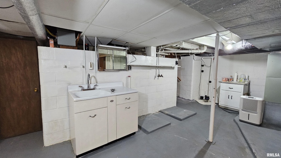 1210 PETERSON Avenue, Johnston City, Illinois 62951, 2 Bedrooms Bedrooms, 0 ,1 BathroomBathrooms,Residential,For Sale,PETERSON,0,RMAEB459033