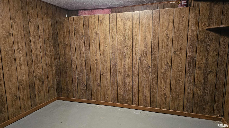 1210 PETERSON Avenue, Johnston City, Illinois 62951, 2 Bedrooms Bedrooms, 0 ,1 BathroomBathrooms,Residential,For Sale,PETERSON,0,RMAEB459033