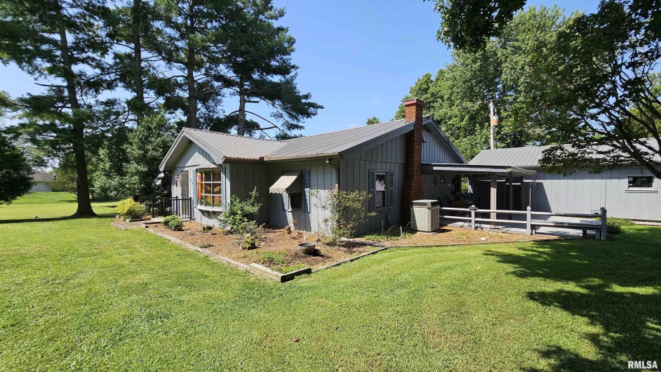 1210 PETERSON Avenue, Johnston City, Illinois 62951, 2 Bedrooms Bedrooms, 0 ,1 BathroomBathrooms,Residential,For Sale,PETERSON,0,RMAEB459033
