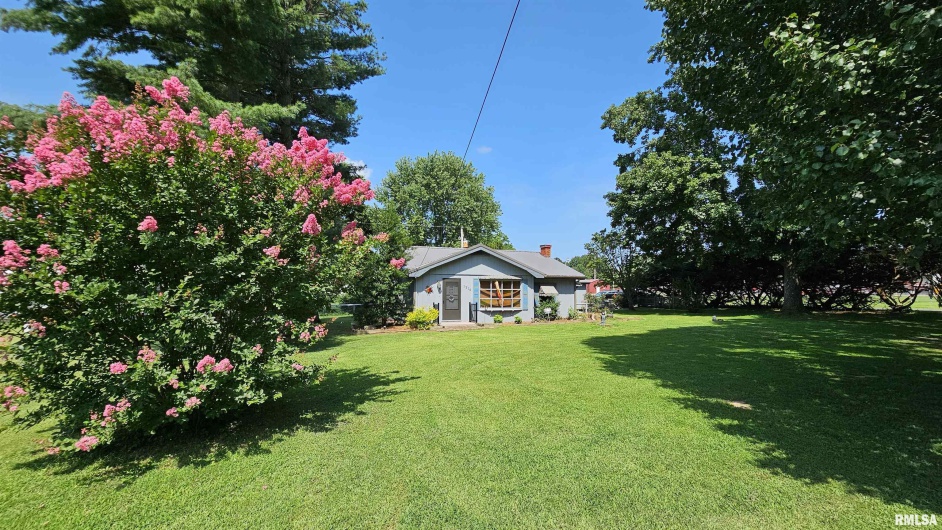 1210 PETERSON Avenue, Johnston City, Illinois 62951, 2 Bedrooms Bedrooms, 0 ,1 BathroomBathrooms,Residential,For Sale,PETERSON,0,RMAEB459033