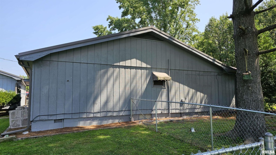 1210 PETERSON Avenue, Johnston City, Illinois 62951, 2 Bedrooms Bedrooms, 0 ,1 BathroomBathrooms,Residential,For Sale,PETERSON,0,RMAEB459033
