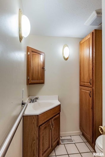 11029 Route 166, Marion, Illinois 62959, 2 Bedrooms Bedrooms, 0 ,1 BathroomBathrooms,Residential,For Sale,Route 166,0,RMAQC4265820