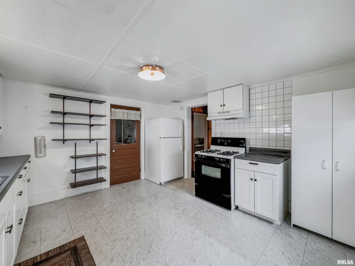 616 9TH Street, Herrin, Illinois 62948, 2 Bedrooms Bedrooms, 0 ,1 BathroomBathrooms,Residential,For Sale,9TH,0,RMAQC4265822