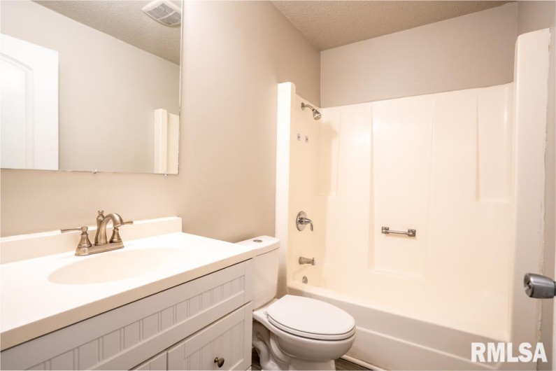 1413 Sebring Way, Carbondale, Illinois 62901, 3 Bedrooms Bedrooms, 0 ,1 BathroomBathrooms,Residential,For Sale,Sebring,0,RMAQC4265846