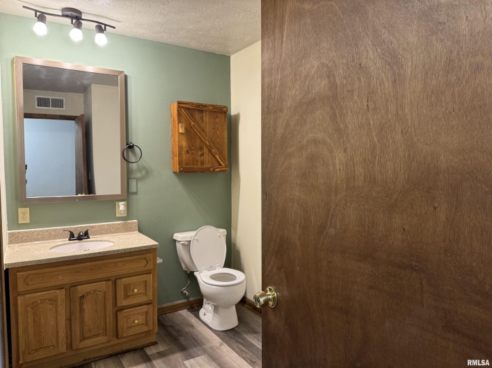 106 10TH Street, Vienna, Illinois 62995-0000, 3 Bedrooms Bedrooms, 0 ,1 BathroomBathrooms,Residential,For Sale,10TH,0,RMAEB455851