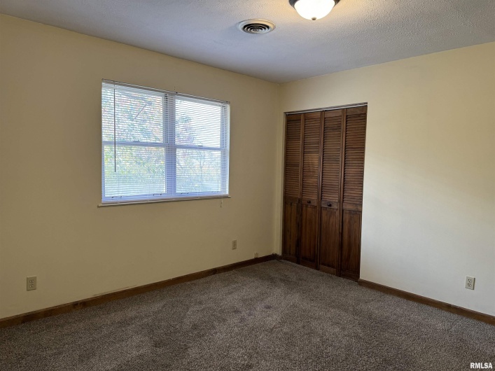 106 10TH Street, Vienna, Illinois 62995-0000, 3 Bedrooms Bedrooms, 0 ,1 BathroomBathrooms,Residential,For Sale,10TH,0,RMAEB455851